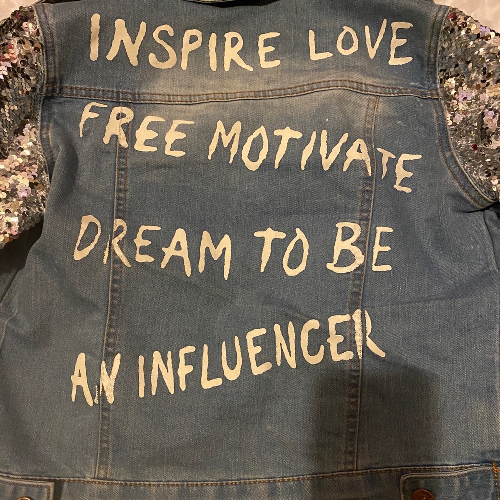 Jean jacket with sequin sleeves - Picture 2 of 2